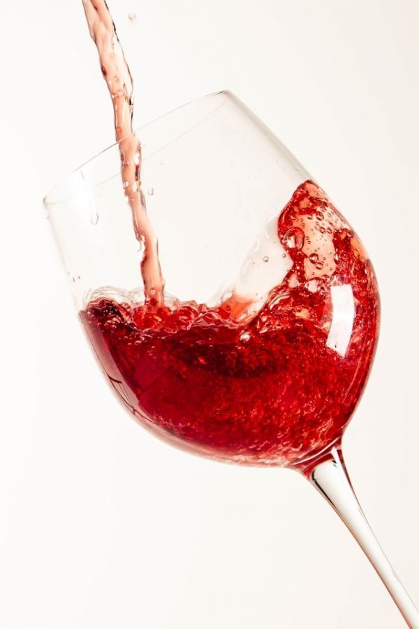 Φωτογραφία από Filling the glass